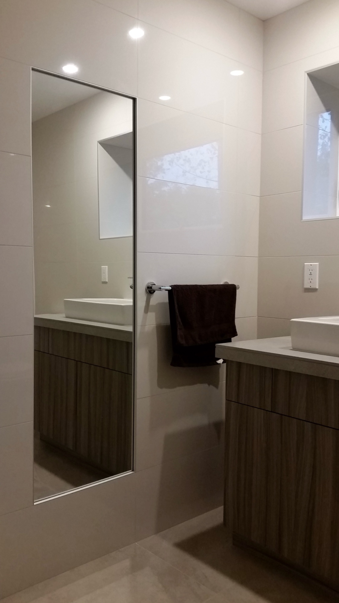 Floor to Ceiling Tile – Inset Mirror